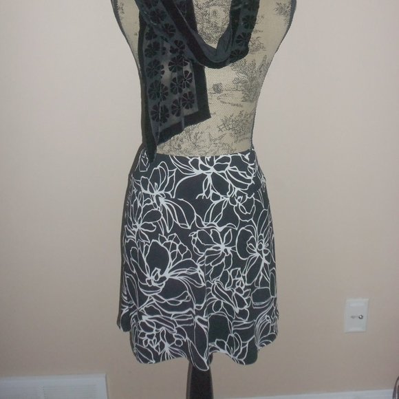 White House Black Market Small Skirt Floral Print Stretch Knit Washable - Picture 2 of 6